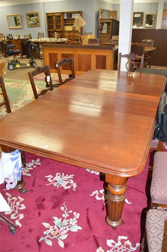 Lot 726 - Mahogany extending table and two leaves