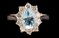 Lot 501 - Aquamarine and diamond ring