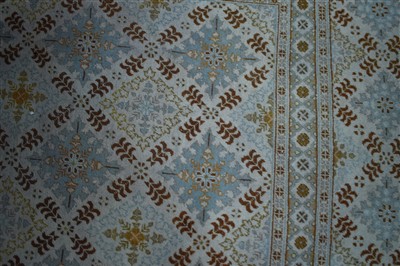 Lot 674 - Kashan carpet