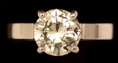 Lot 581 - Single stone diamond ring