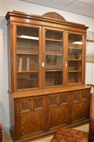 Lot 1191 - Large Oak cabinet