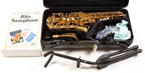 Lot 4 - Yamaha Alto saxophone and accessories.