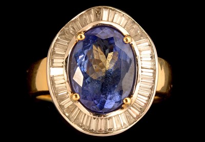 Lot 586 - Diamond and tanzanite ring