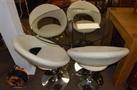 Lot 1081 - Glass table and four leather stools