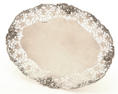 Lot 516 - Oval silver tazza