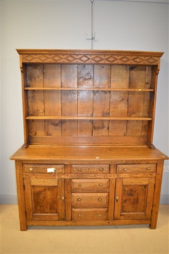 Lot 925 - Oak dresser and rack