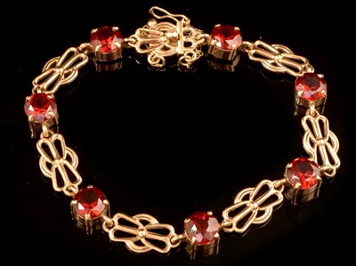 Lot 597 - Garnet bracelet