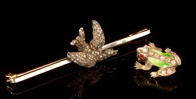 Lot 599 - Victorian bird and frog brooches