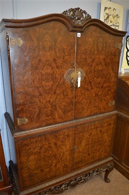 Lot 854 - Cocktail cabinet