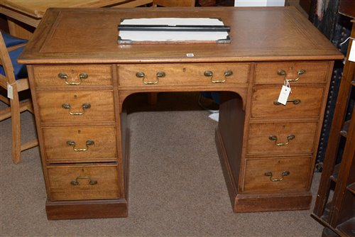 Lot 696 - An early 20th Century mahogany kneehole desk.