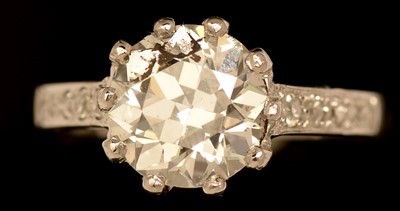 Lot 634 - Single stone diamond ring