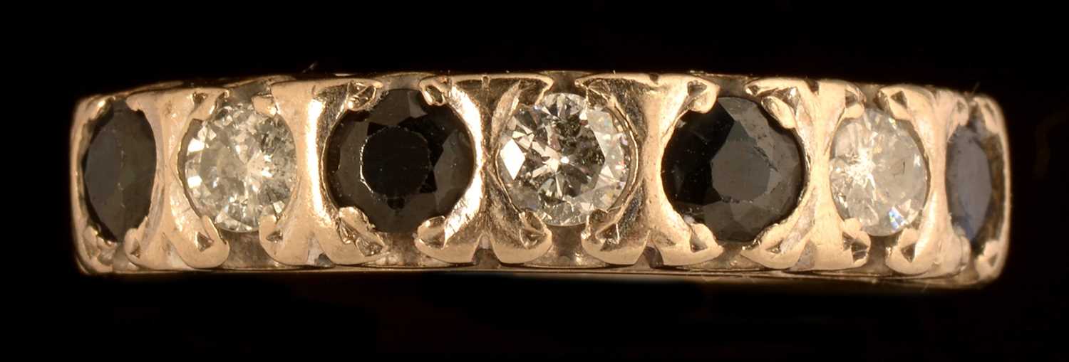Lot 178 - Sapphire and diamond ring