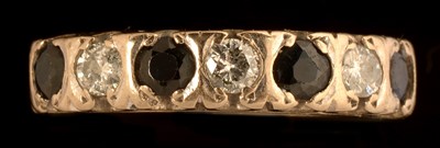 Lot 178 - Sapphire and diamond ring