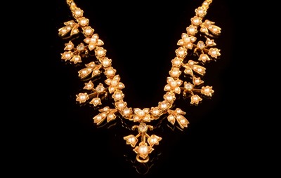 Lot 566 - Edwardian necklace