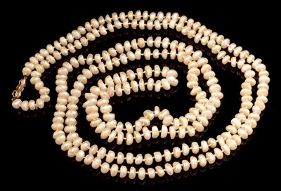 Lot 104 - Baroque pearl necklace