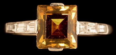 Lot 614 - Chrysoberyl and diamond ring