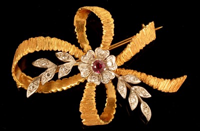 Lot 624 - Ruby, diamond and 18ct yellow gold brooch