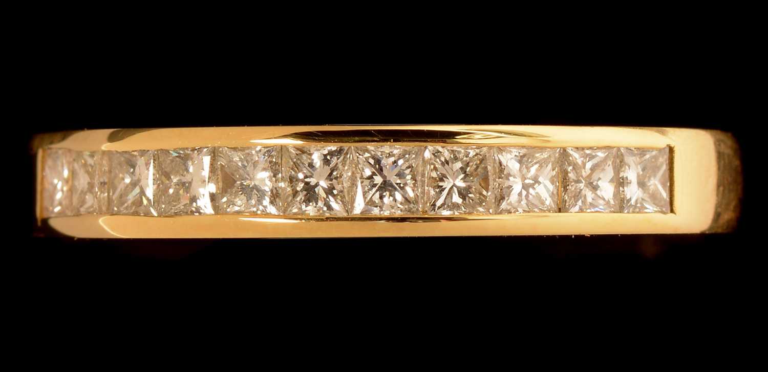 Lot 629 - Diamond half hoop eternity ring