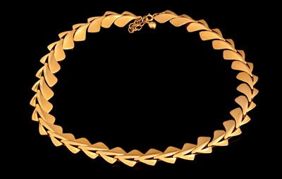 Lot 630 - 9ct gold necklace