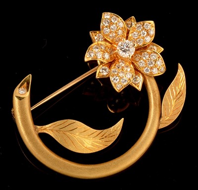 Lot 632 - Diamond floral brooch