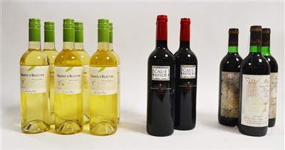 Lot 440 - Twelve assorted wines