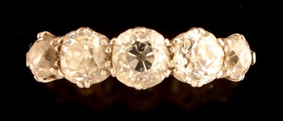 Lot 636 - Five stone diamond ring