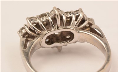 Lot 637 - Diamond dress ring