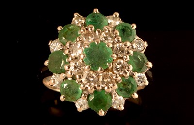 Lot 642 - Emerald and diamond cluster ring