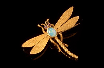 Lot 644 - Dragonfly brooch