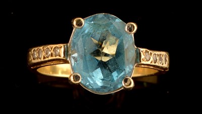 Lot 645 - Topaz ring