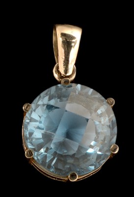 Lot 646 - Spinel pendant