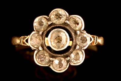 Lot 647 - Diamond cluster ring