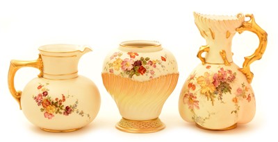 Lot 127 - Three pieces of Royal Worcester.
