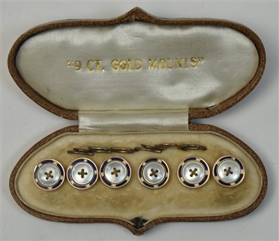 Lot 546 - Dress shirt buttons