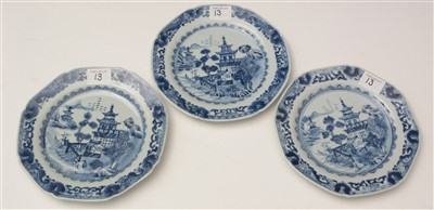 Lot 13 - A set of six late 18th/early 19th Century Chinese Export blue and white dessert plates.