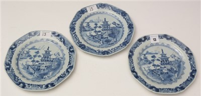 Lot 13 - A set of six late 18th/early 19th Century Chinese Export blue and white dessert plates.