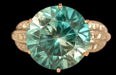 Lot 653 - Zircon and diamond ring