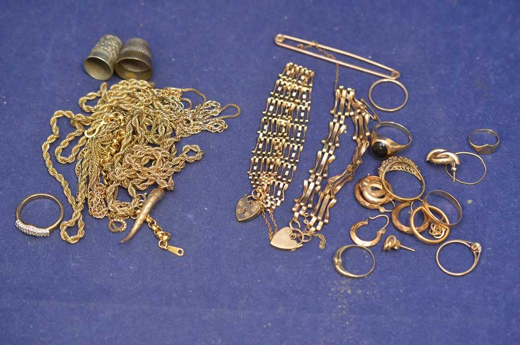 Lot 379 - Gold and other jewellery