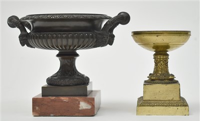 Lot 462 - Two urns