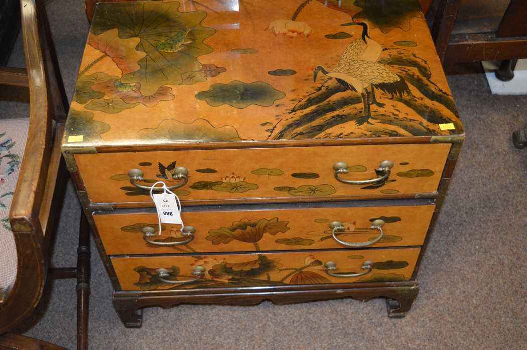 Lot 806 - Chest of drawers