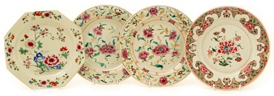 Lot 25 - A pair and two plates.