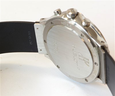Lot 4 - Hublot MDM Geneve gentleman's chronograph wristwatch.