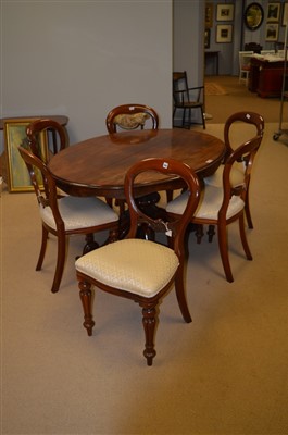 Lot 658 - Six dining chairs