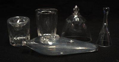 Lot 195 - Miscellaneous items of glass.
