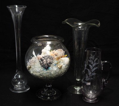 Lot 173 - A quantity of glass items.