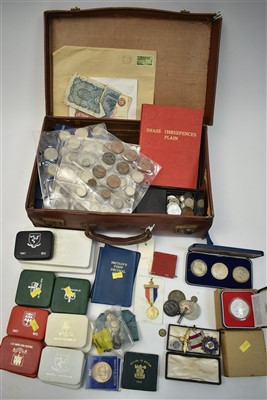 Lot 107 - Commemorative and other coins