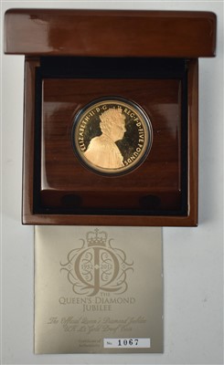 Lot 139 - Queen Elizabeth II gold £5 coin