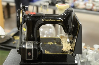 Lot 523 - Singer sewing machine