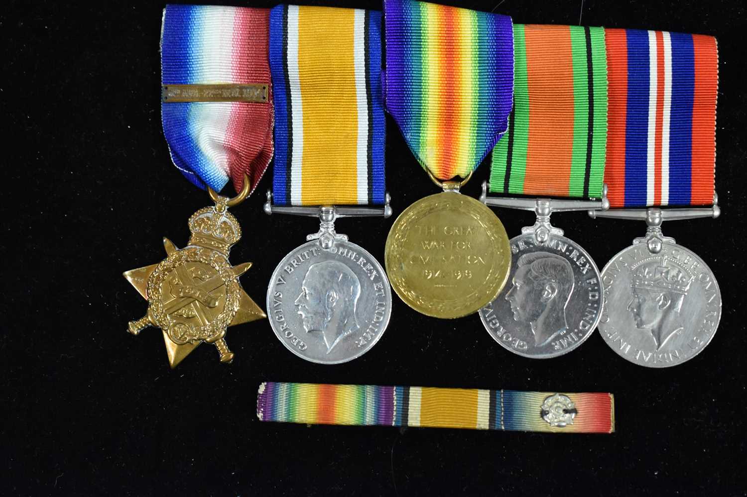 Lot 1662 - First and Second World War medals
