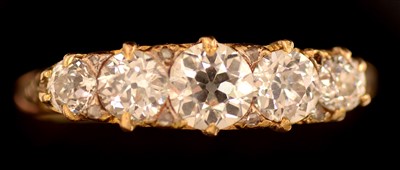 Lot 107 - Five stone diamond ring